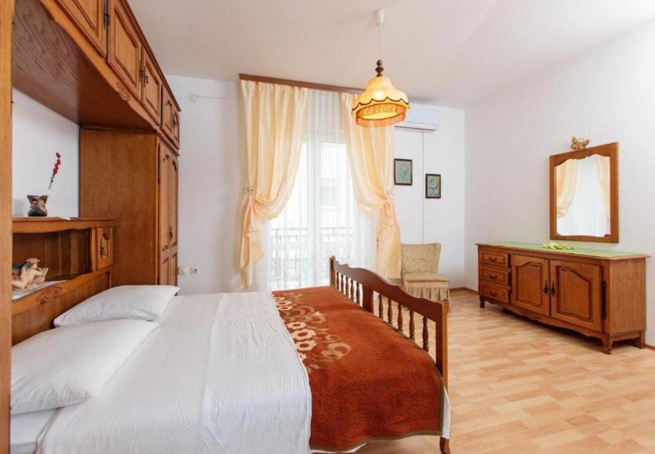 Apartment Knez 1 - 50 M From Beach 포드스트라나 외부 사진