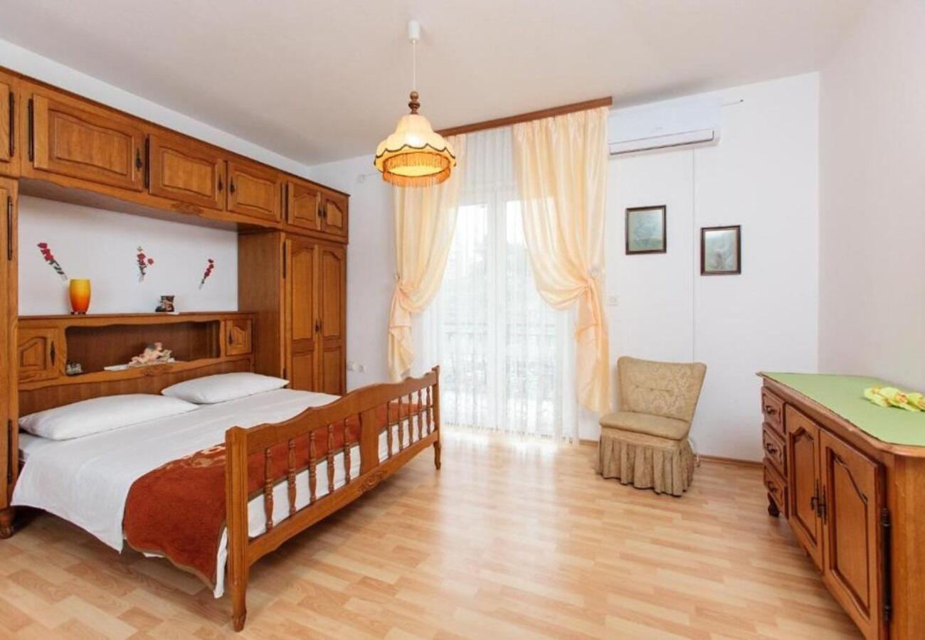 Apartment Knez 1 - 50 M From Beach 포드스트라나 외부 사진