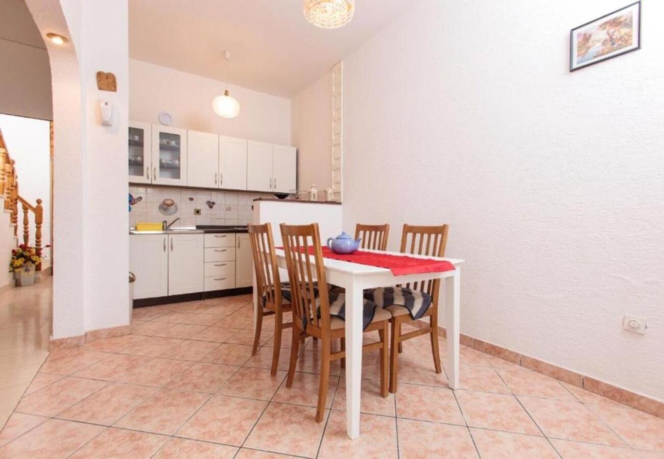 Apartment Knez 1 - 50 M From Beach 포드스트라나 외부 사진